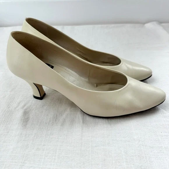 Nine West Vintage Ivory Leather Pointed Toe Heel Pumps Classic Shoes 90s - Picture 9 of 12